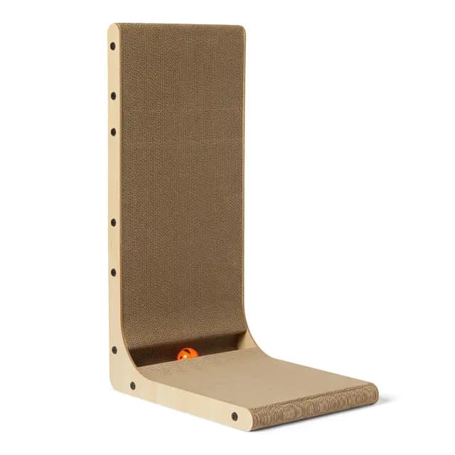 Amazon Basics Rascador para Gatos en Forma de L, Rascador para Gatos con Pelota Interactiva y Hierba Gatera, Trepador de Pared de Cartón para Gatos y Gatitos de Interior, 41,9 x 29 x 68,1 cm
