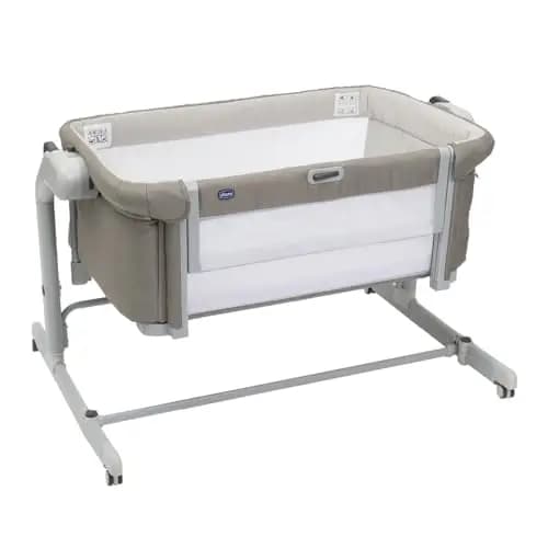 Chicco Next2Me Magic EVO, Cuna Colecho Bebé, con Modo Columpio, Aleta Abatible, 11 Niveles de Altura, Altura Ajustable, Cuna de Colecho, 4 Ruedas, Colchón y Bolsa de Viaje Incluido, Beige
