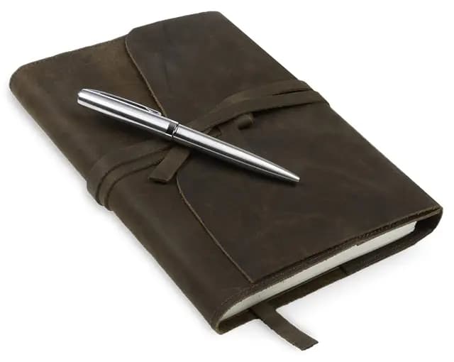 moonster® Set de Cuaderno de Cuero Rellenable y Bolígrafo de Lujo – Diario de Escritura Rústico A5 Hecho a Mano - Diario de Cuero para Dibujar y Escribir - Cuaderno de Viaje de Tamaño Perfecto