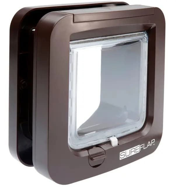 Gatera SureFlap Sure Petcare con Lector de Microchip y Placas de identificación RFID; para Puertas, Ventanas y Paredes; marrón; Necesita 4 Pilas AA (no Incluidas); Accesorios de Montaje por Separado.