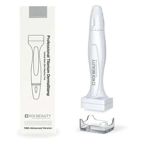 KOI BEAUTY Derma Stamp - 140 agujas reales, Microneedling profesional para hogar, Titanio Dermastamp para Cabello Barba cara y cuerpo, Derma-Roller & DermaPen alternativa para hombres mujeres